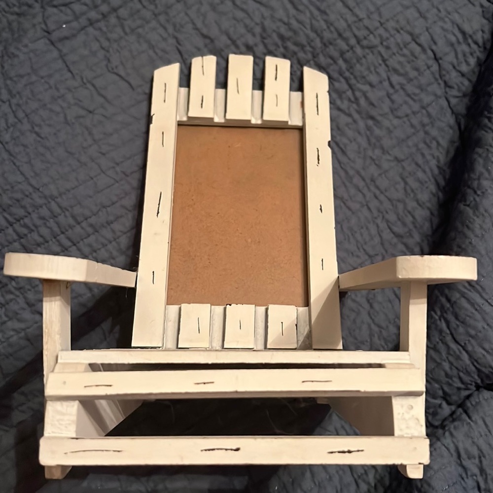 Distressed white beach chair picture frame